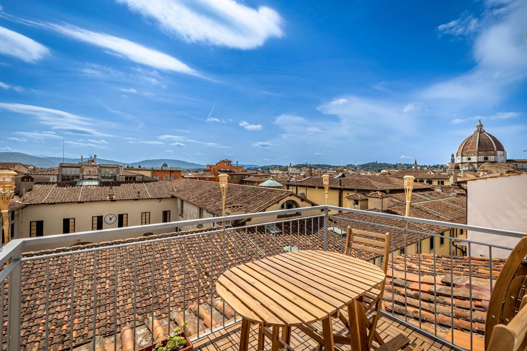 Yd Stunning Terrace On The Accademia Apartment Florence Luaran gambar